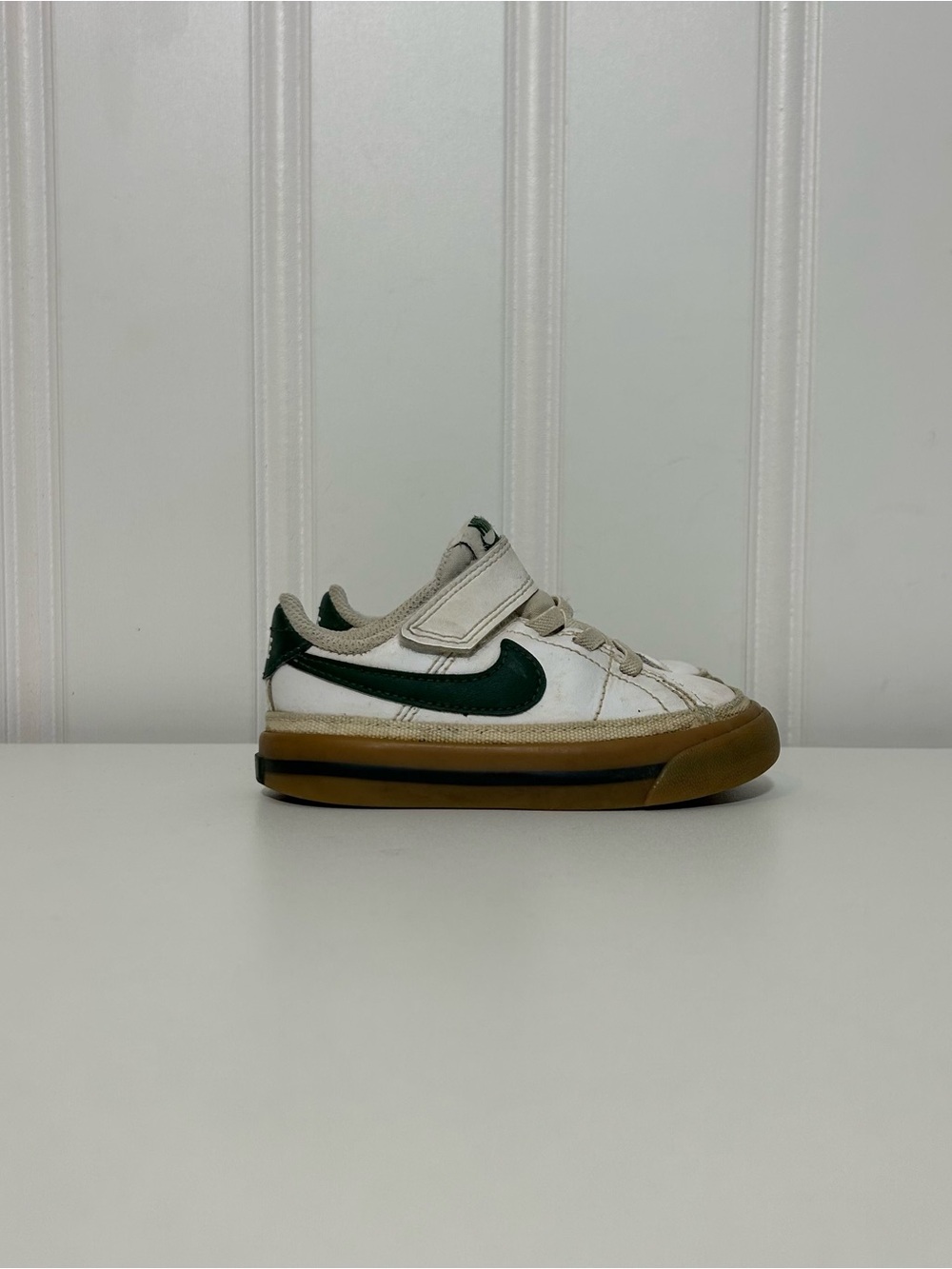 Nike court legacy Kids White and Dark Green gum Velcro Sneakers